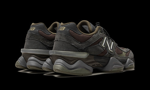 9060 "Blacktop/Dark Moss/Black"